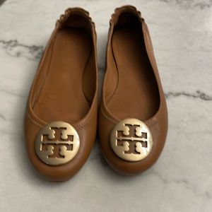 Tory Burch Tan and gold size 8 flats
